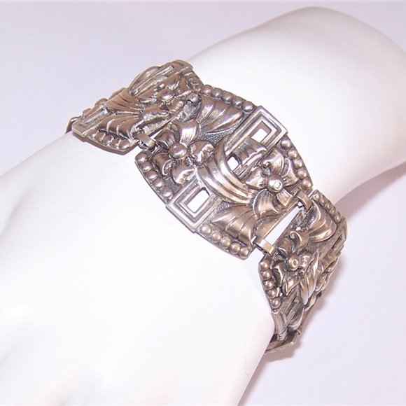 Mid Century Sterling Silver Link Bracelet - Ribbons Tied Up in Bows - Picture 3 of 7